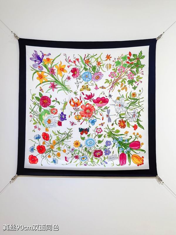 Gucci silk scarf hm28